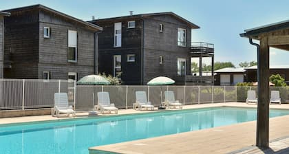 Beau T2 + terrasse privée | Piscine extérieure