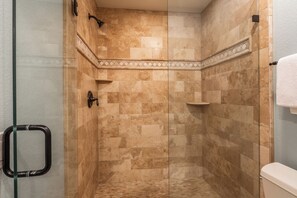 Shower, hair dryer, towels - Snowcreek #482 - Updated ! 3 Bedroom + Loft, 2 Bathroom, Sleeps 10! (Mammoth Lakes)