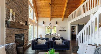 Hot Tub | Ski In | 10 Min Walk to the Lifts