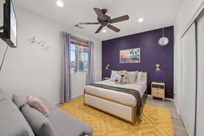3 bedrooms, desk, travel cot, free WiFi