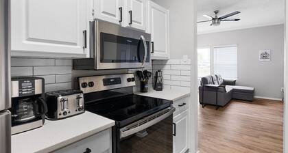 1BR Condo w Community Pool Near Domain