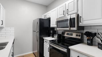 Superior Condo, 1 Queen Bed with Sofa bed, Balcony | Private kitchen | Coffee/tea maker, electric kettle