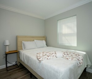 3 bedrooms, iron/ironing board, WiFi, bed sheets