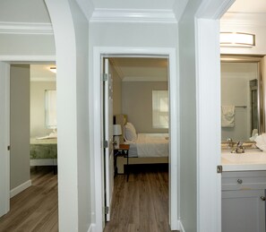 3 chambres, fer et planche à repasser, Wi-Fi, draps fournis