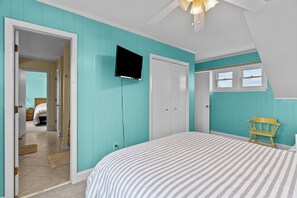 3 bedrooms, free WiFi, bed sheets - Oceanfront Gem with Stunning Views, Spacious Deck, Outdoor Shower, and Grill (Oak Island)