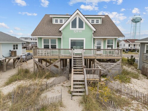 Oceanfront Gem with Stunning Views, Spacious Deck, Outdoor Shower, and Grill