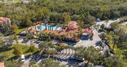 1301 TT - Tranquil Retreat at Bella Piazza Condo for Relaxation and Comfort