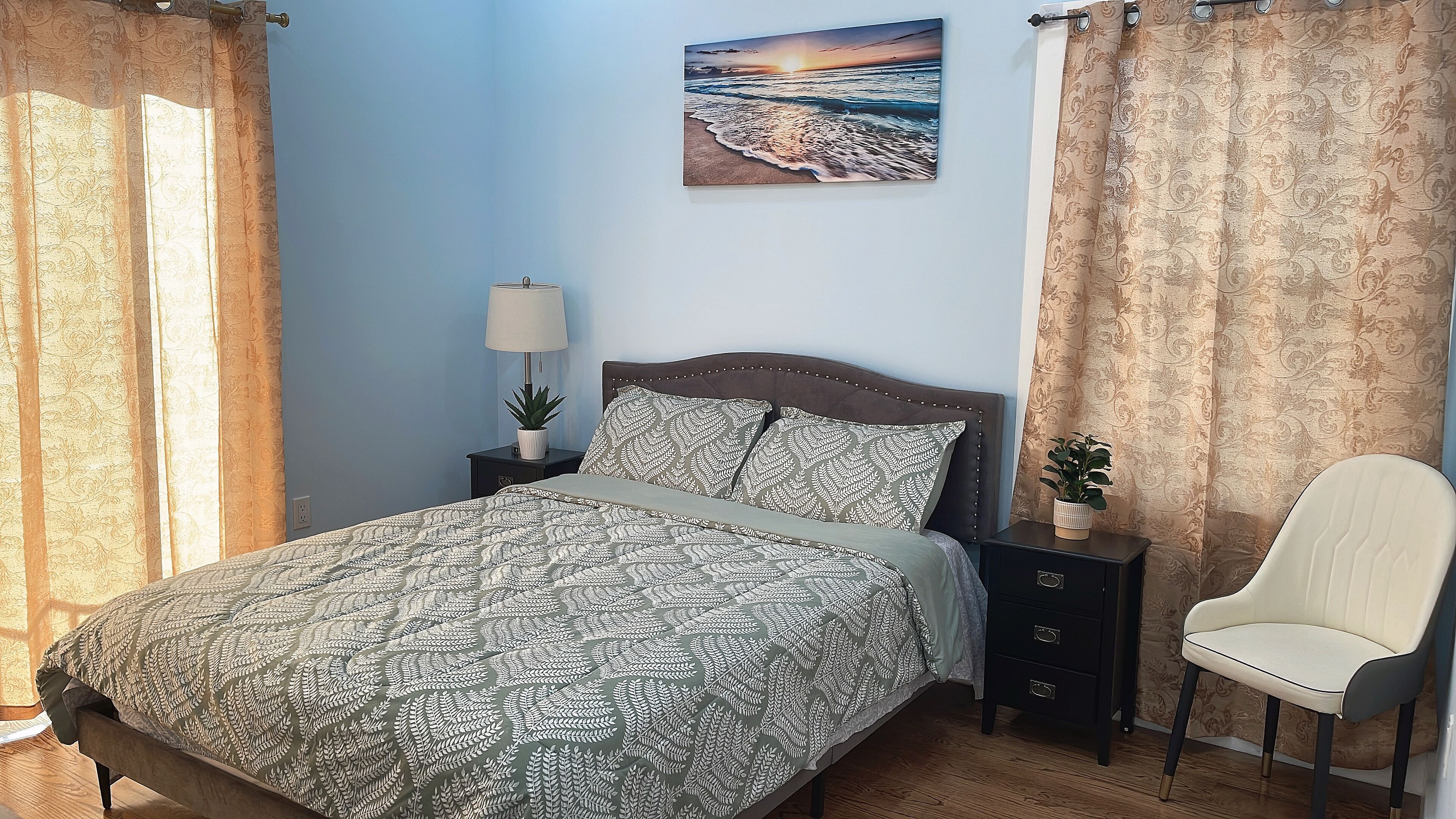 5 bedrooms, WiFi, bed sheets