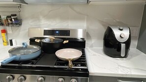 Microwave, oven, stovetop - Spacious 5-bedroom with 5 bath villa in fabulous near NYC (Jersey City)