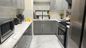 Micro-ondes, four, plaque de cuisson