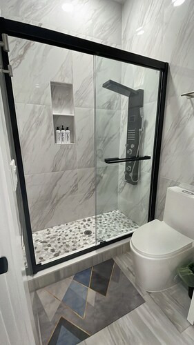 Spacious 5-bedroom with 5 bath villa in fabulous near NYC