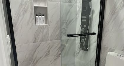Spacious 5-bedroom with 5 bath villa in fabulous near NYC