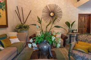 Maison Luxe, vue piscine | Coin séjour