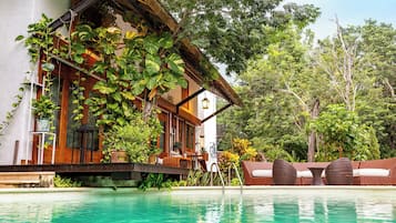 Kolam renang outdoor