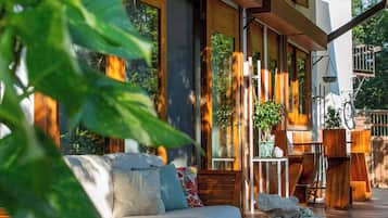 Rumah Mewah, pemandangan kolam renang | Pemandangan taman