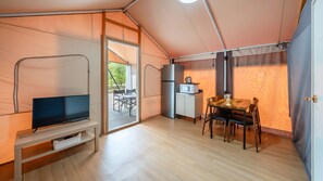 1 bedroom, free WiFi - Gapeyong Fourseason Pet Glamping Caravan (Gapyeong)