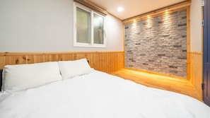 Basic Room, 1 Bedroom (Glamping Royal2 (Pet/Private BBQ)) | 1 bedroom, free WiFi