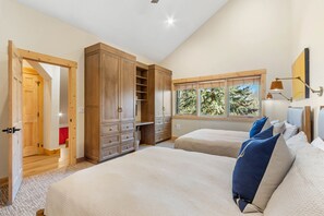 2 bedrooms, WiFi, bed sheets - Timberwolf Lodge with Hot Tub access, Sleeps 8 near Canyons Park City (Park City)