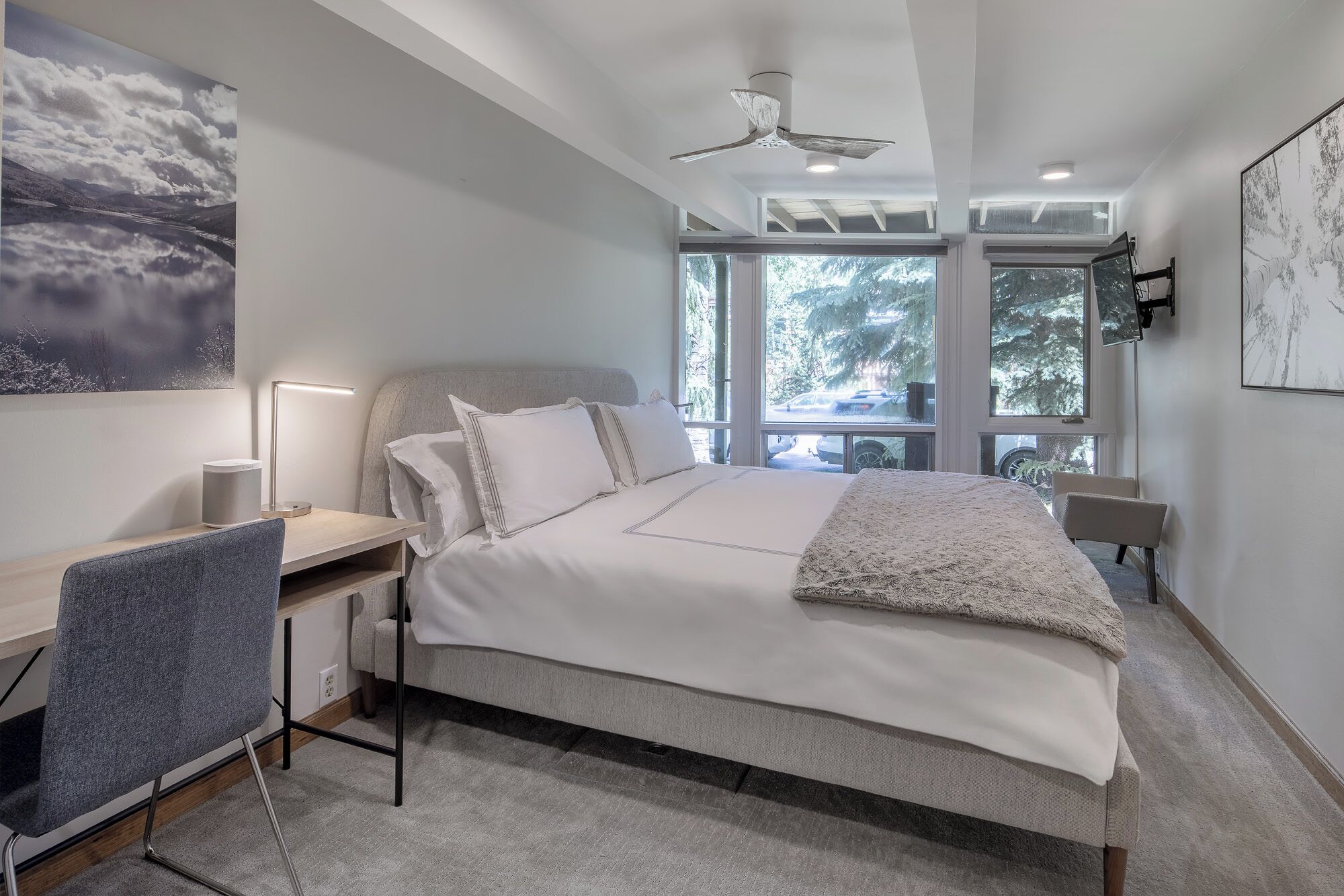 2 bedrooms, desk, iron/ironing board, travel crib