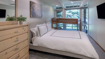 2 bedrooms, desk, iron/ironing board, travel crib