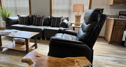 Charming 3-bedroom house with WiFi, AC in nice Sardis