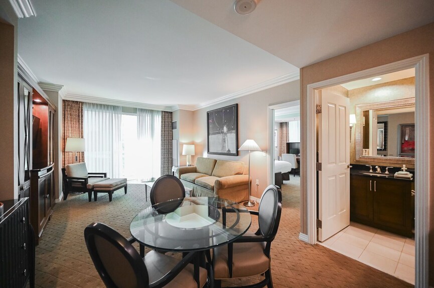 Svs: 1bd/2ba Strip View | Private Balcony | Full Kitchen | Signature At Mgm - Las Vegas, NV