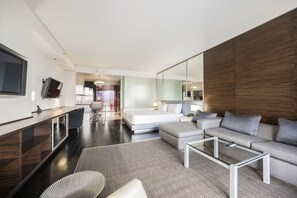 1 bedroom, desk, iron/ironing board, free WiFi - SVS: Sunset View Studio | Open Balcony | Pool & Gym | Palms Place (Las Vegas)