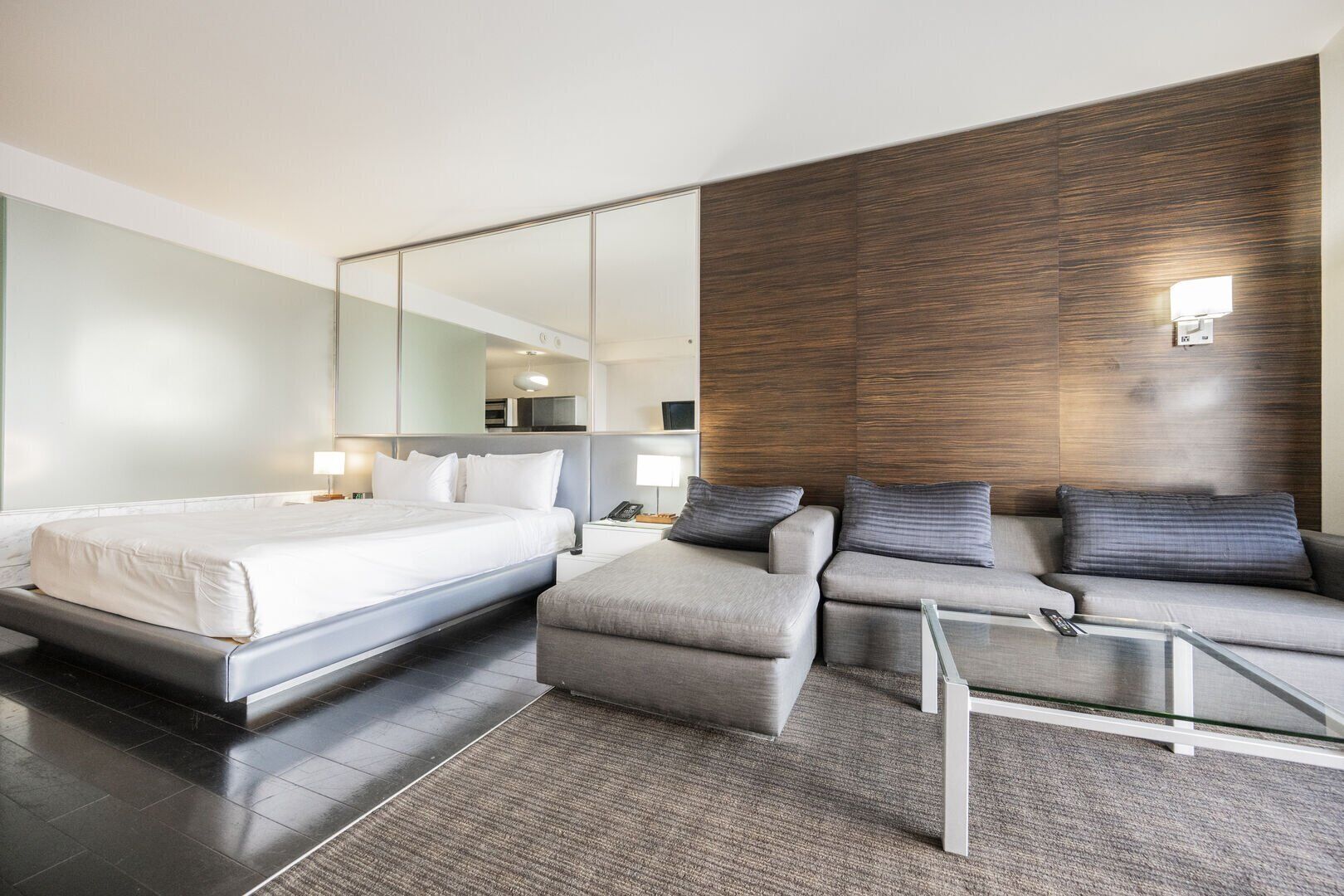 1 chambre, bureau, fer et planche à repasser, Wi-Fi gratuit