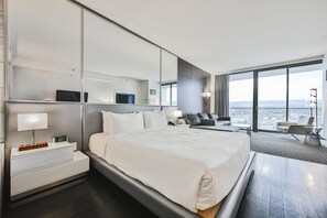 1 bedroom, desk, iron/ironing board, free WiFi - SVS: Sunset View Studio | Open Balcony | Pool & Gym | Palms Place (Las Vegas)