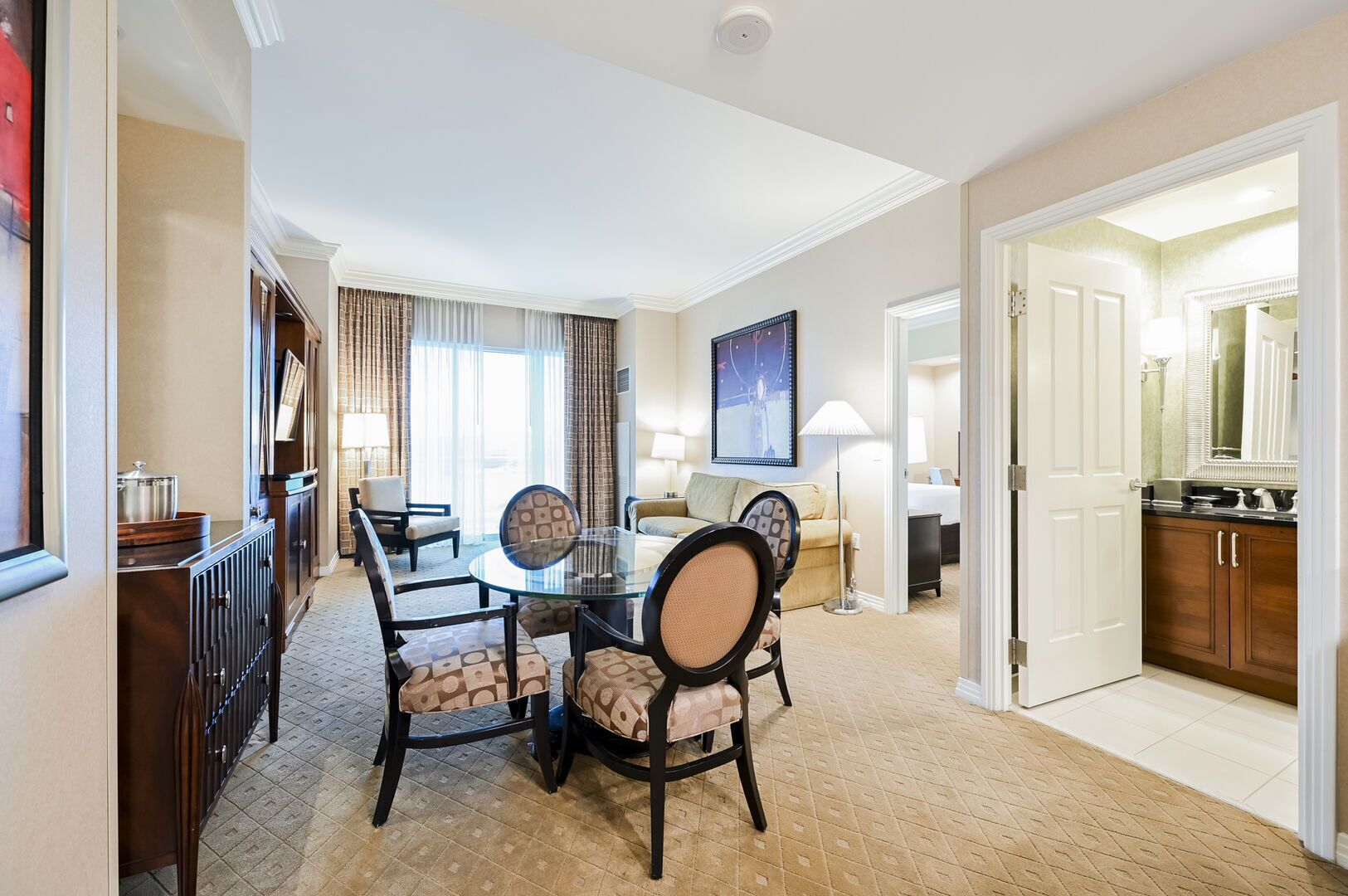 Svs: 2bd/3ba Combo Suite | Balcony | Full Kitchen | Pool & Gym | Mgm - ラスベガス