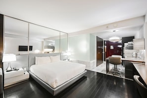 1 chambre, bureau, fer et planche à repasser, accès au Wi-Fi (inclus)