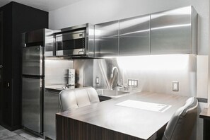 Refrigerador, microondas, parrilla de estufa y lavavajillas 