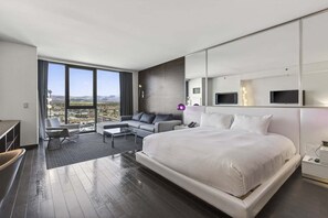 1 bedroom, desk, iron/ironing board, free WiFi - Studio Mountain View | at Palms Place (Las Vegas)