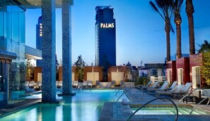 Pool - Mountain View One Bedroom | at Palms Place (Las Vegas)