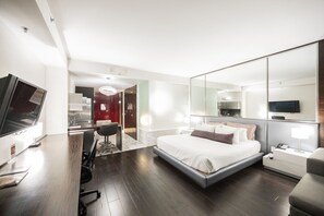 1 bedroom, desk, iron/ironing board, free WiFi - SVS: High Floor Strip View Studio | Open Balcony | Palms Place (Las Vegas)