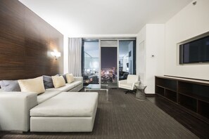 TV - SVS: High Floor Strip View Studio | Open Balcony | Palms Place (Las Vegas)