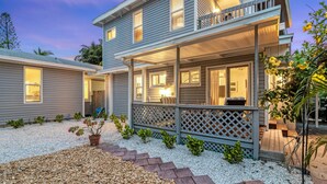 Exterior - 🌴 Palm Shade Cottage | Charming 1-Bedroom in SK, Access to Pool, Walk to Beach! (Siesta Key)