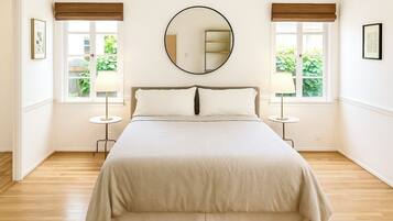 2 Schlafzimmer, Zimmersafe, Schreibtisch, Bügeleisen/Bügelbrett