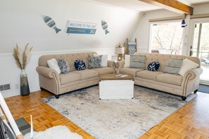 Smart TV, fireplace, table tennis