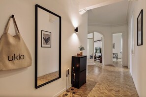 Interior - Kuleli - 2 bedrooms and office in Eixample Dreta (Barcelona)