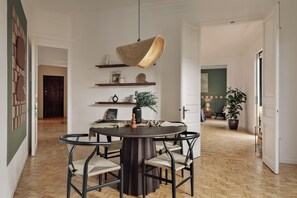 Dining - Kuleli - 2 bedrooms and office in Eixample Dreta (Barcelona)