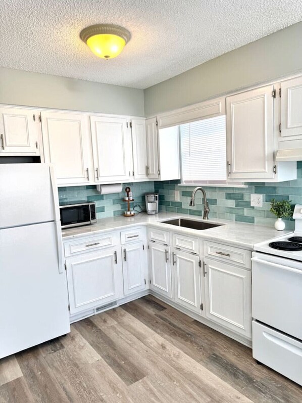 Fridge, microwave, oven, stovetop - 2BR Beach Cottage-Ocean Lakes-Bright & Airy-Free Golf Cart (Myrtle Beach)