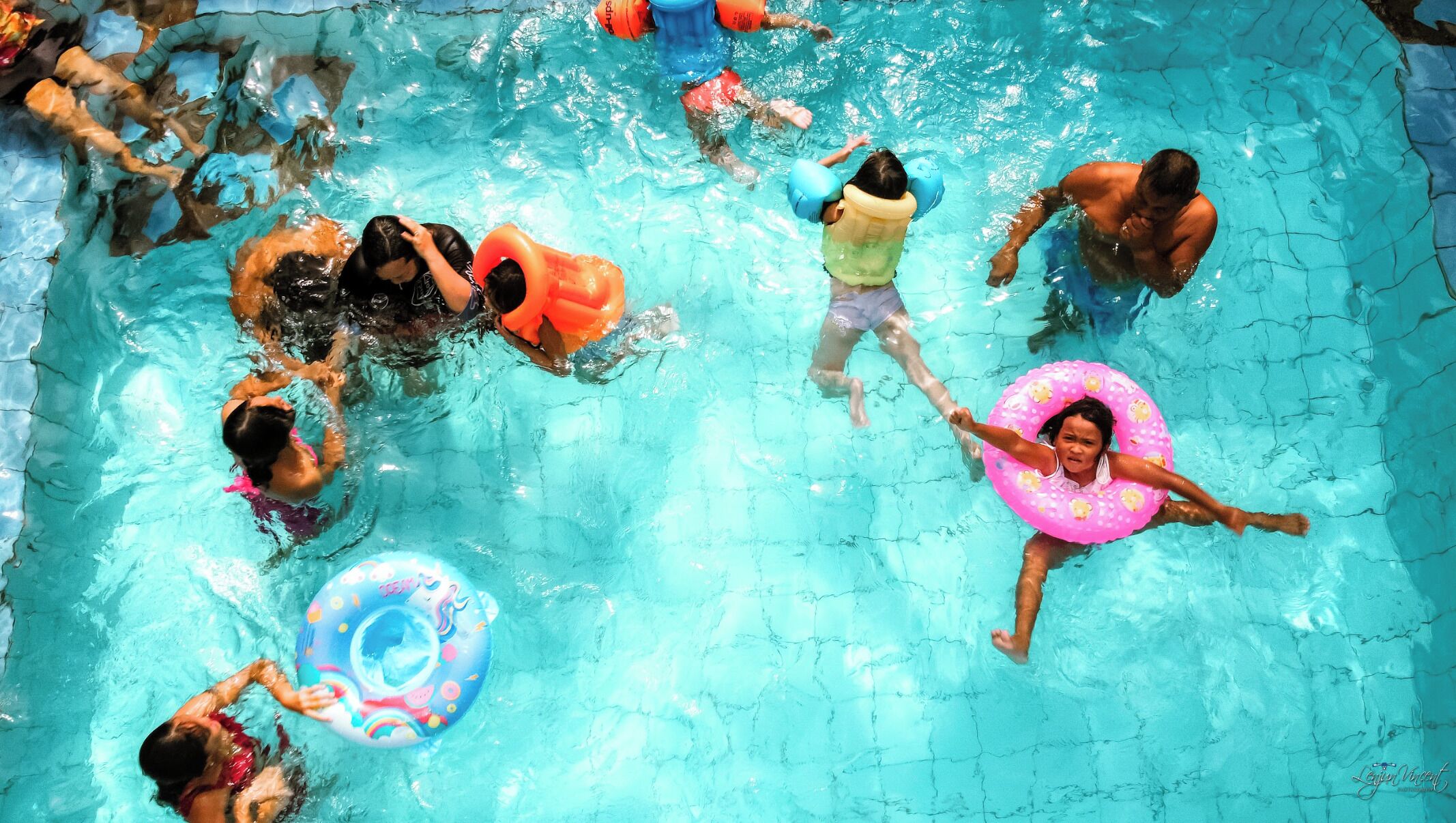 야외 수영장, 08:00 ~ 23:00 오픈, 수영장 파라솔, 일광욕 의자