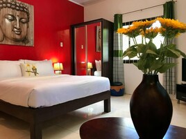 Deluxe Studio Suite | In-room safe, individually furnished, iron/ironing board, free WiFi