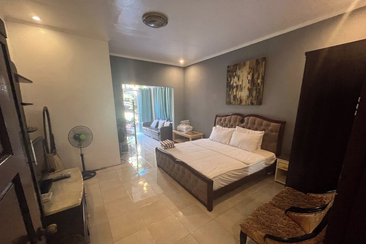 In-room safe, individually furnished, iron/ironing board, free WiFi