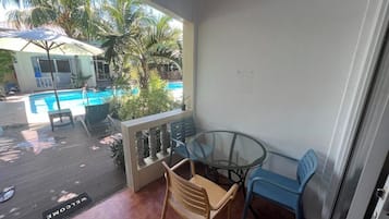 Studio Suite, Pool View | Terrace/patio