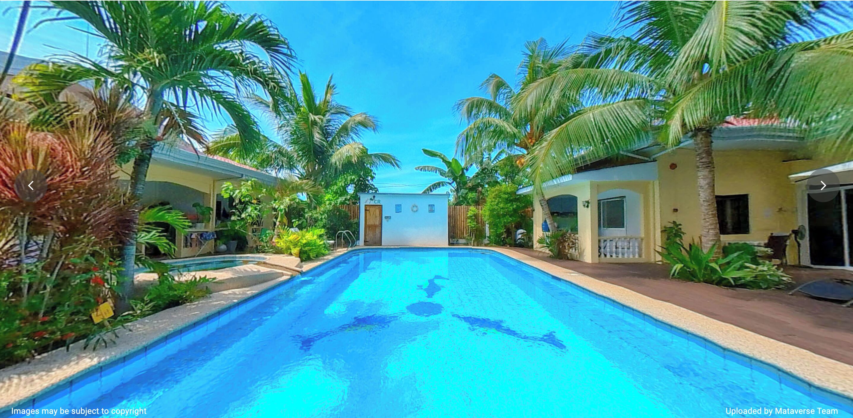 Udendørs pool, åben fra kl. 08.00 til kl. 23.00, parasoller, liggestole