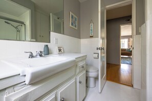 Hair dryer, towels, soap, toilet paper - Steps to Ocean Bliss; Entire 1 BD/1 BATH Condo (Long Beach)