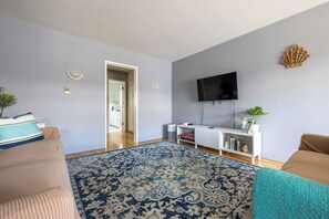 1 bedroom, iron/ironing board, WiFi, bed sheets - Steps to Ocean Bliss; Entire 1 BD/1 BATH Condo (Long Beach)