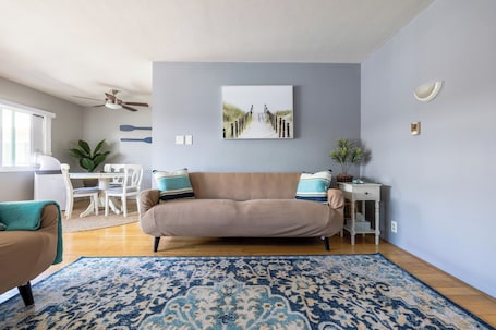 Smart TV. Steps to Ocean Bliss; Entire 1 BD/1 BATH Condo